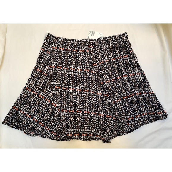 H&M Dresses & Skirts - NWT H&M Navy Blue Multicolor Size 14 Geometric Print Short Skirt